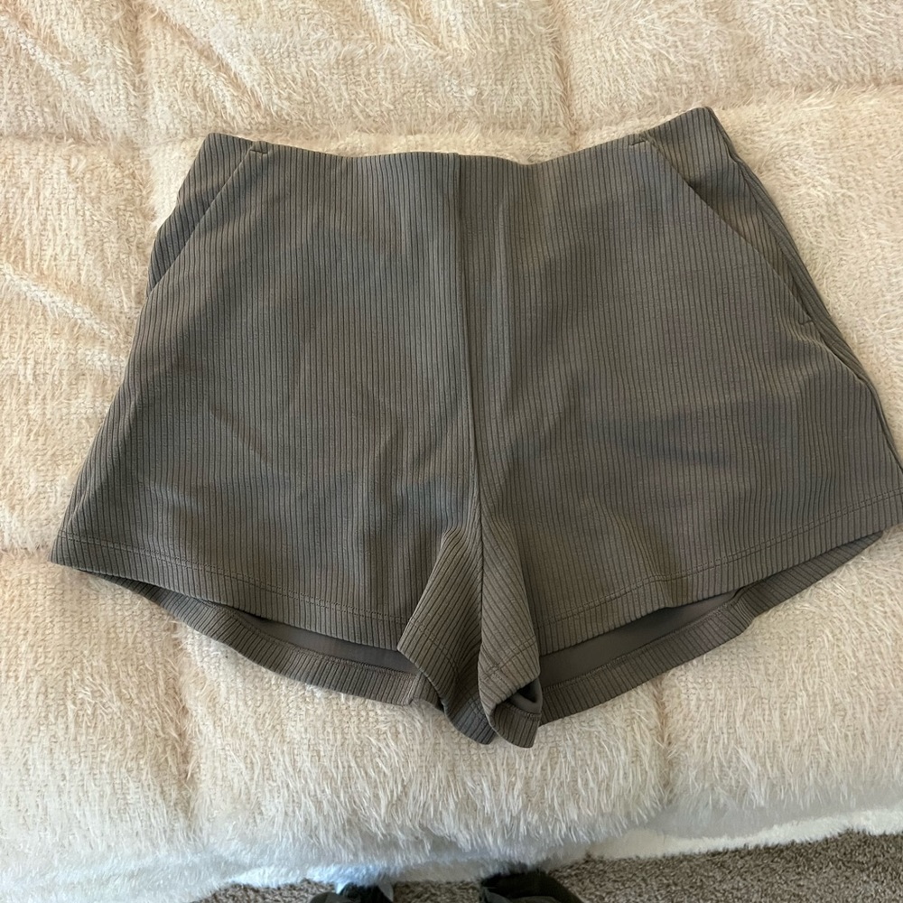 Lululemon Ribbed Softstreme High-Rise Short 2”